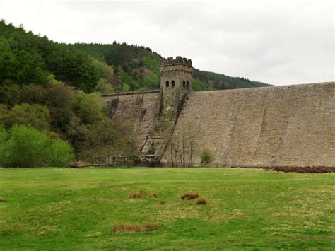 Ladybower Reservoir Walk (6 Miles) Via Derwent Dam