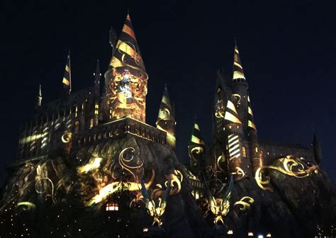 Harry Potter World Nighttime Lights at Hogwarts Castle Images | Collider