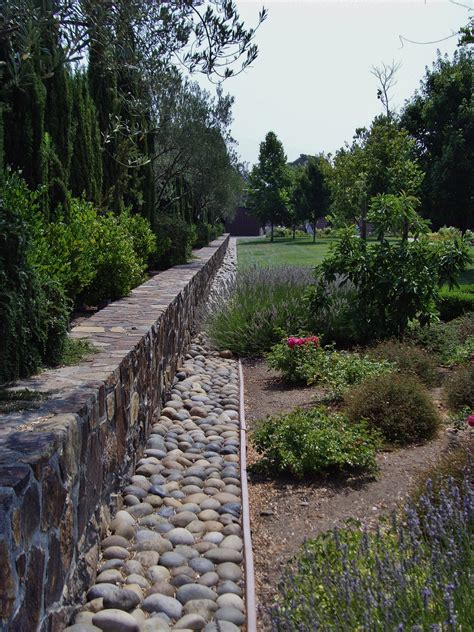 Stone Garden Walls - River Bend - Kansas City's Decorative Rock & Mulch ...