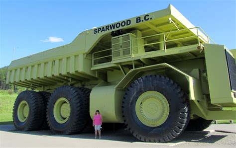 Cath In Canada: Biggest dump truck in the world?