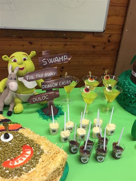 Pin by Micaela Brousset Sanchez on 16 | Shrek cake, Shrek wedding, Bday ...