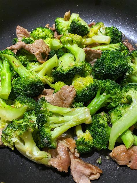 Pork and Broccoli Stir-Fry (西蘭花炒肉片) - Cooking With Kenneth