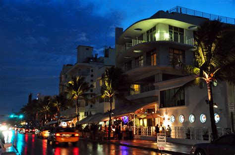 File:Ocean drive south beach miami night.JPG