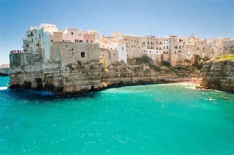 Polignano a Mare, the historic center and beaches - Italia.it