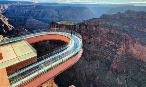 Man Plunges 4,000 Feet to His Death from Grand Canyon Skywalk Overlook ...