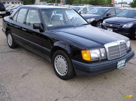 1989 Mercedes-Benz E-Class - Information and photos - MOMENTcar