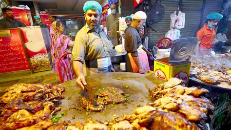 Pakistani Street Food in Lahore!! Legendary Tawa Chicken in Taxali Gate ...