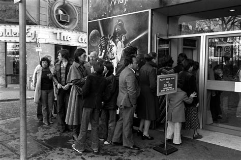 Waiting In Line To See Star Wars: 1977-2000 - Flashbak