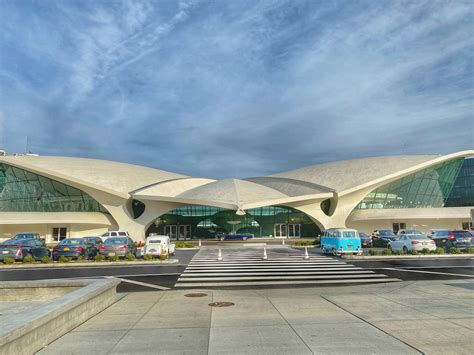 TWA Flight Center: 8 Facts About the Futuristic Mid-Century Modern ...