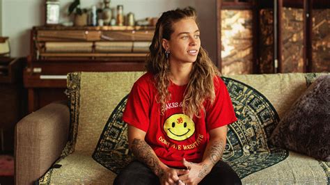 Tash Sultana lance son nouveau single Pretty Lady et annonce un nouvel ...