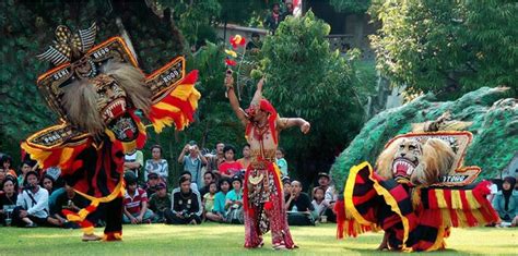 Reog Ponorogo: Asal-usul, Filosofi, Hingga Kesenian Budaya yang Erat ...