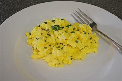 Scrambled Eggs with Herbs - Eat Play Dress