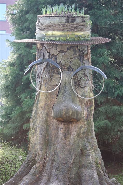 10+ Tree Stump Art Ideas