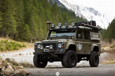 Land Rover Defender 110 Off Road