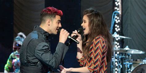 Hailee Steinfeld & DNCE Perform ‘Rock Bottom’ on ‘Good Morning America ...