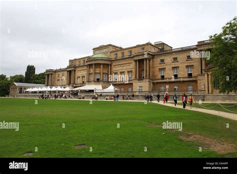 Buckingham palace garden party hi-res stock photography and images - Alamy