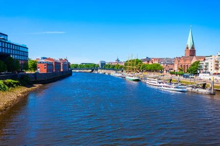 Ships at the Weser river in Bremen city, Germanyの写真素材 [40112240724 ...