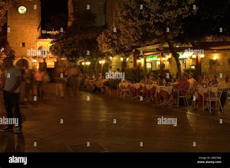 Cafe night life piazza IX aprile taormina Stock Photo - Alamy