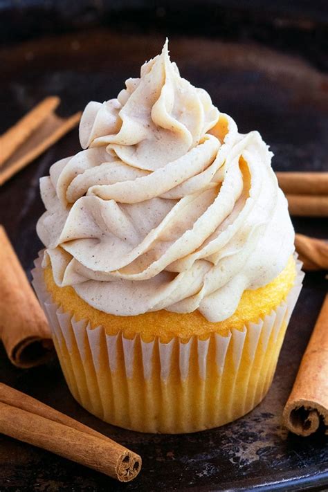 Brown Sugar Frosting {So fluffy!} - CakeWhiz