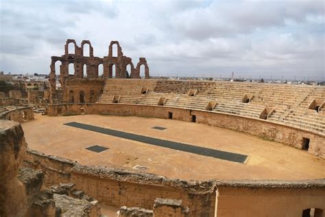 Premium Photo | Huge ancient roman amphitheater in the el jem town.