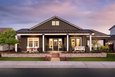 24 Trendy Contemporary Farmhouse Exterior Styles | Build Beautiful