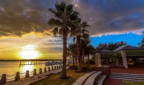 Downtown Beaufort Waterfront Park - Pinckney Retreat