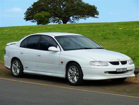 Holden Commodore II 1988 - 1997 Sedan :: OUTSTANDING CARS