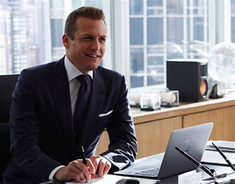 Does Harvey Specter haircut suit a round face? : r/malehairadvice