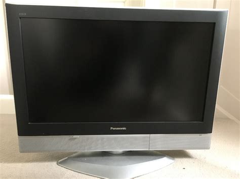 Panasonic Viera 32 inch LCD. Good working order with table and wall ...