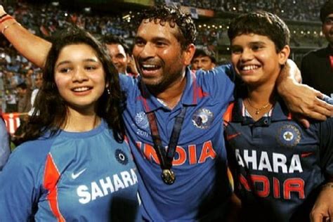 Sachin Tendulkar's daughter Sara captures him enjoying Mumbai rains ...