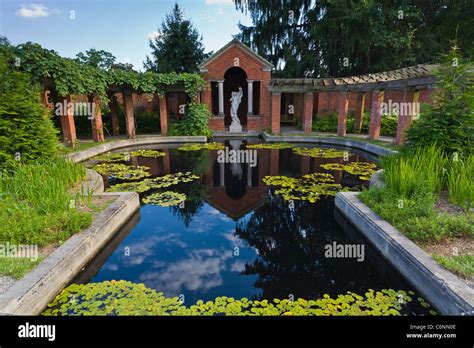 Vanderbilt gardens hi-res stock photography and images - Alamy