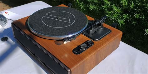 Best Record Players With Speakers [Built-in and Separate]