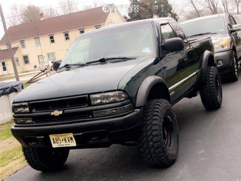 2002 Chevrolet S10 Pro Comp Series 51 Rough Country Suspension Lift 2.5 ...