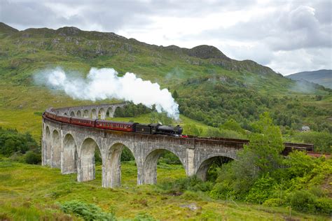 Harry Potter Hogwarts Express train passes near Glasgow tonight - here ...