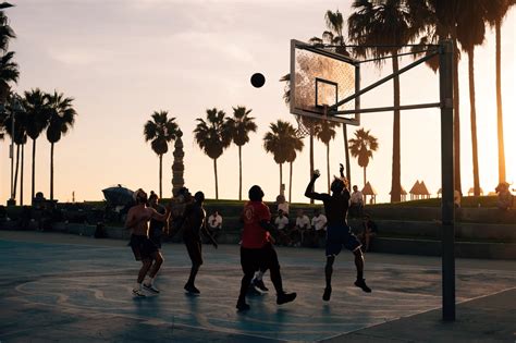 Must Hoop : The Venice Beach Basketball Courts – Courts of the World