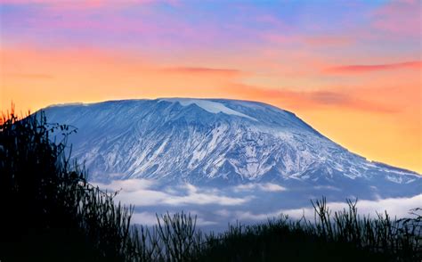 Mount Kiliminjaro at sunset. #HipmunkBL | Mount kilimanjaro, Sunset ...