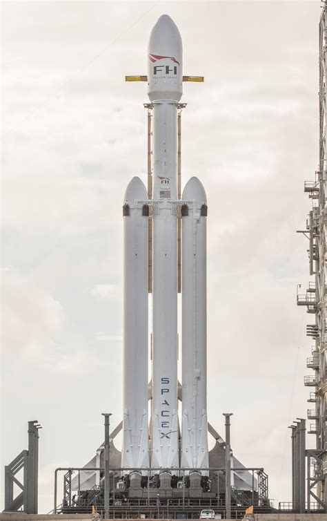 SpaceX launches Falcon Heavy, the world's most powerful rocket