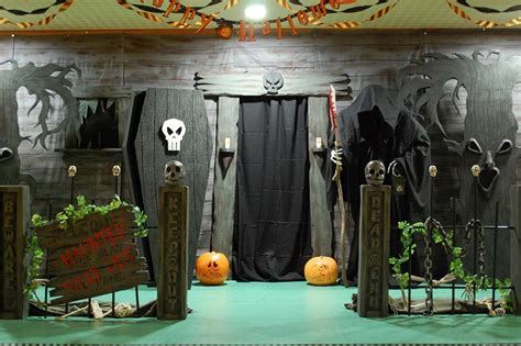 haunted house entrance | Halloween haunted house decorations, Scary ...