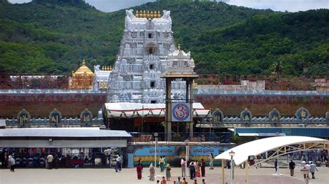 तिरुपति बालाजी मंदिर।Tirumala Tirupati Mandir VIP Darshan। Indian ...