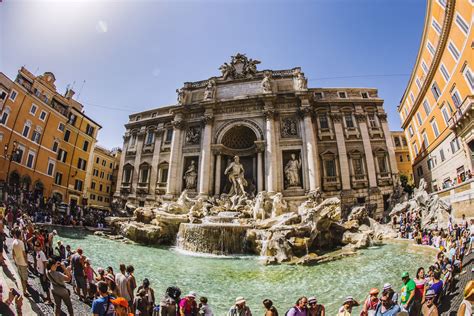 The AMAZING Trevi Fountain in Rome, Italy! www.polkadotpassport.com ...