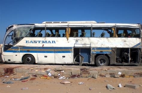 33 killed in Egypt bus crash | Middle East Eye