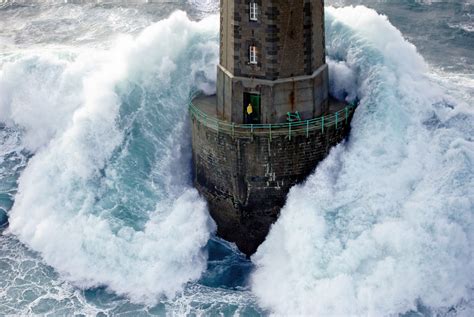 A huge wave hits the La Jument Lighthouse Brittany, France : r ...