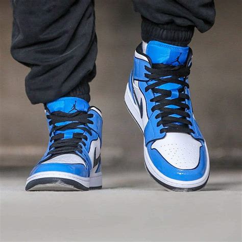 Air Jordan 1 Mid SE 'Signal Blue' — Kick Game