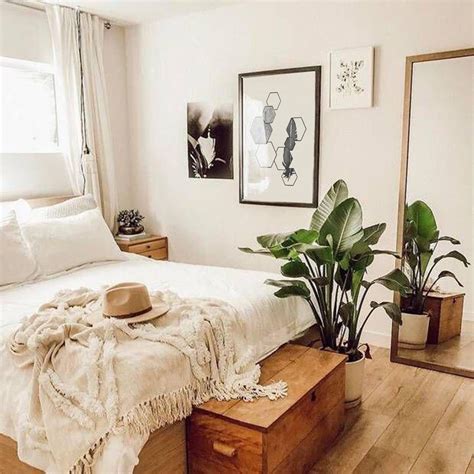 33 Lovely Bedroom Decor With Plant Ideas - PIMPHOMEE