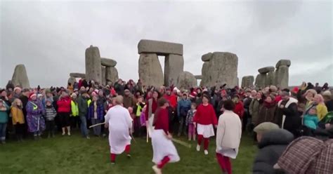 Celebrating the winter solstice at Stonehenge - CBS Chicago