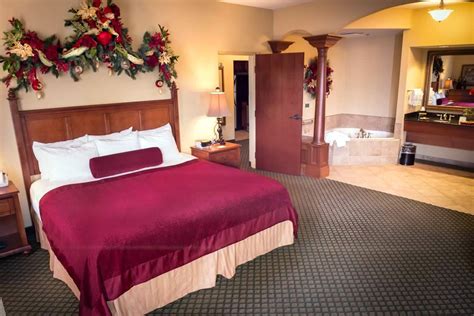 Two Room Suite | The Inn at Christmas Place - Pigeon Forge, TN