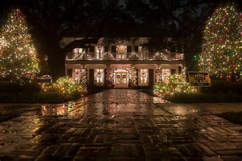 Highland Park Dazzles: Catch the Most Over-the-Top Holiday Décor ...