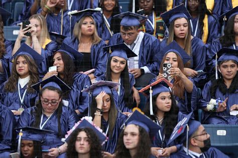 Nearly 1K students graduated Staten Island high schools on Monday ...