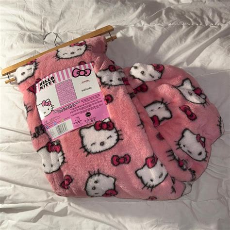 new pink hello kitty blanket -NWT perfect condition... - Depop