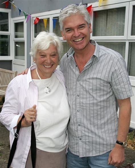 Phillip Schofield Age, Net Worth, Wife, Family, Height and Biography ...